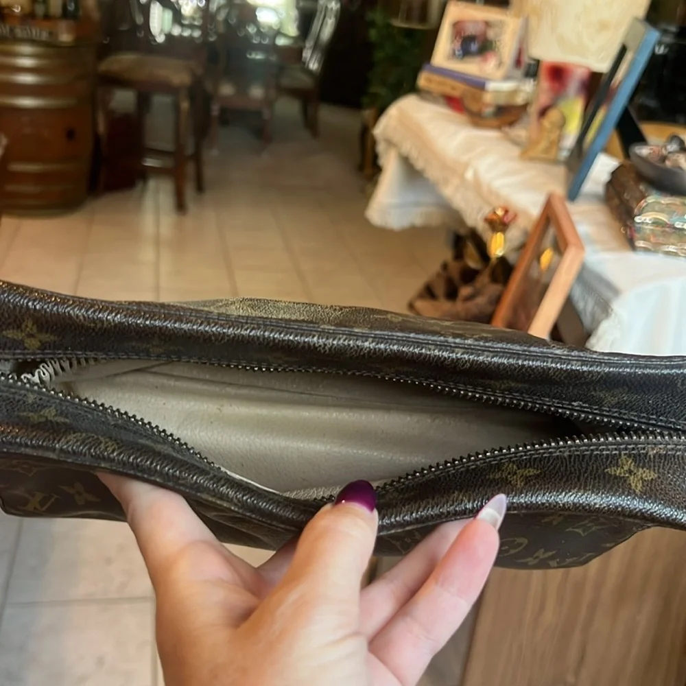✨ Vintage Louis Vuitton Monogram Travel / Toiletry Pouch ✨